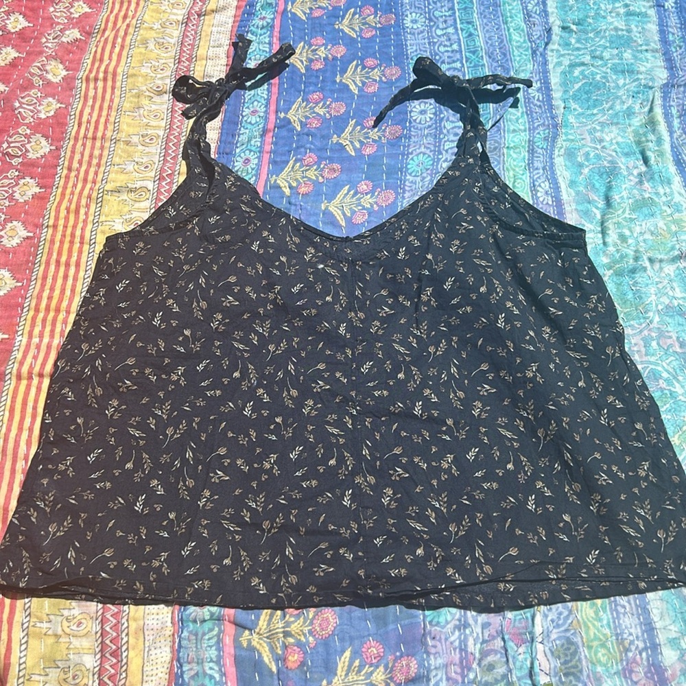 Universal threads tank - Picture 3 of 3